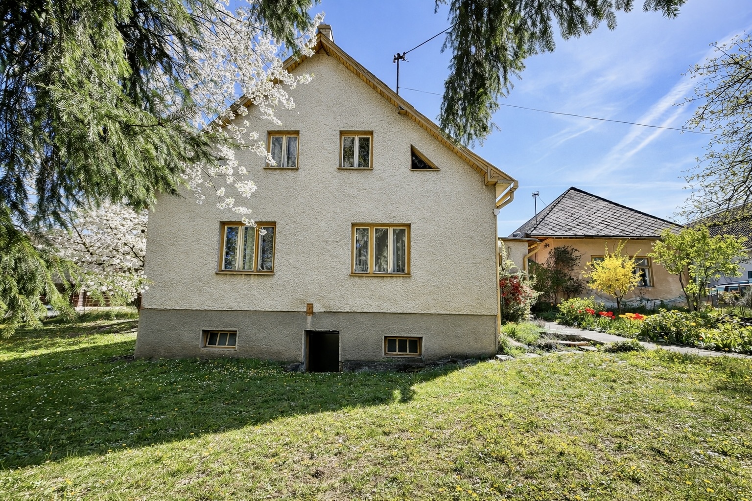 2CDF0E47-CE78-4D18-A23D-C5F127C2E4F2